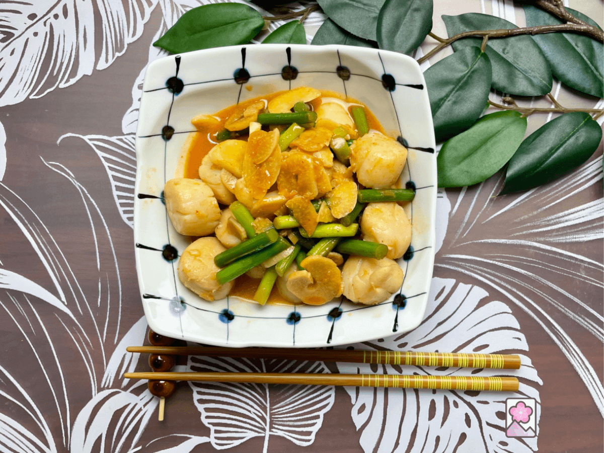 Spicy Garlic Scallops in a fiery hot sauce in a square bowl