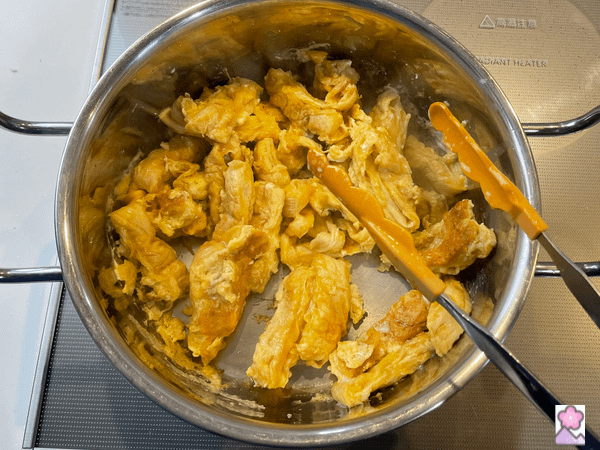 Fu cooking in a pan