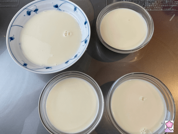 Pour Annin tofu into four bowls