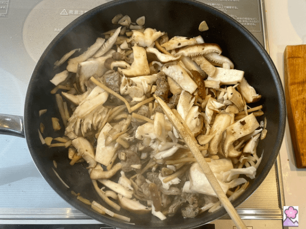Beef and Bamboo in black bean sauce with the mushrooms mixed in All in the wok