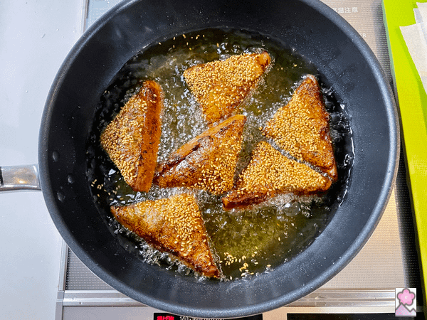 After turning, frying the other side in a fry pan