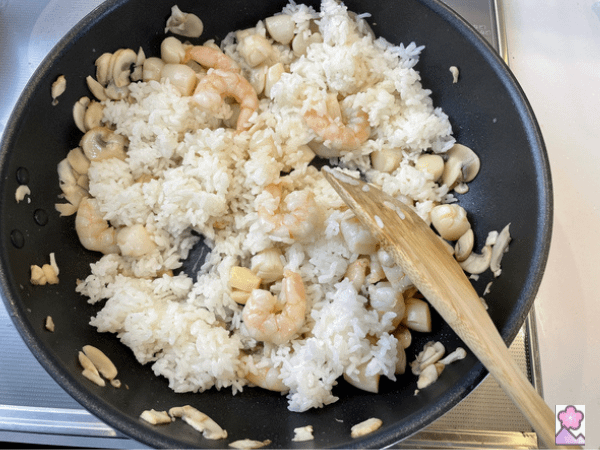 Stir rice into seafood
