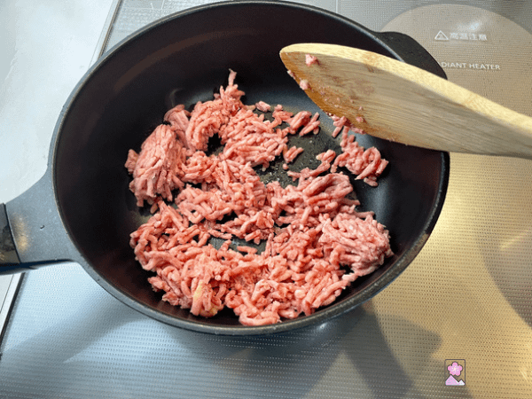 Cooking ground pork In a fry pan