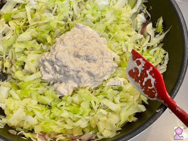 Tuna mix in cabbage