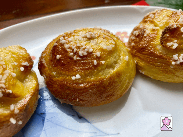 Pretzel bread on a plate