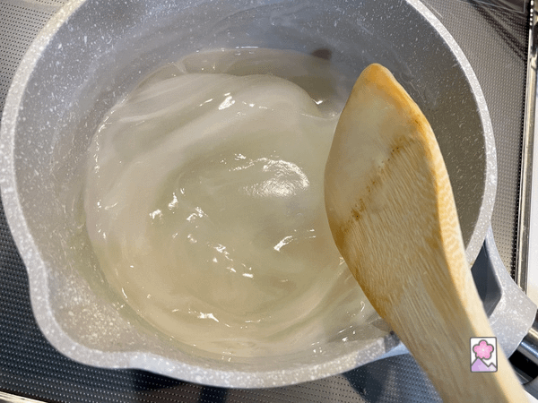 Thickened warabiko amd water in a pan with a wooden spoon