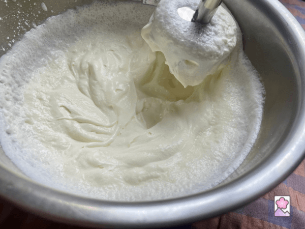 Blending whipped cream from heavy cream and powdered sugar