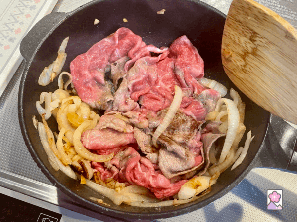 Cooking the beef, sugar and onions in the skillet