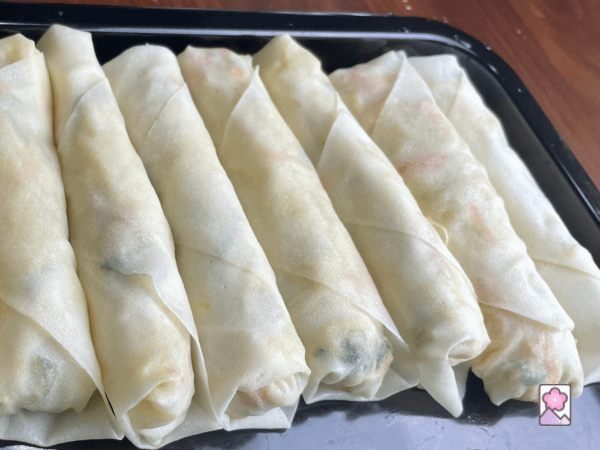 Harumaki lined up before frying
