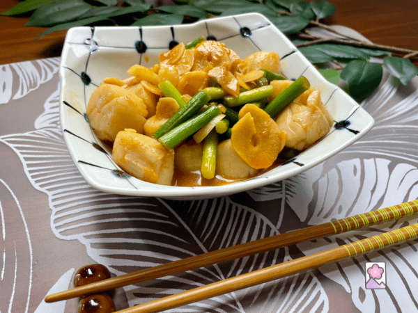 Spicy Garlic Scallops in a bowl ready to enjoy
