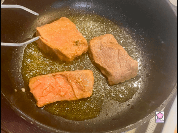 Searing the roast beef in a fry pan