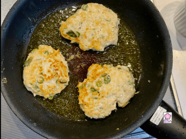 Hiroshima Maple Chicken Sausage In a fry pan