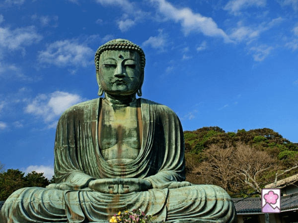 The Great Buddha of Kamakura Sits under the sky