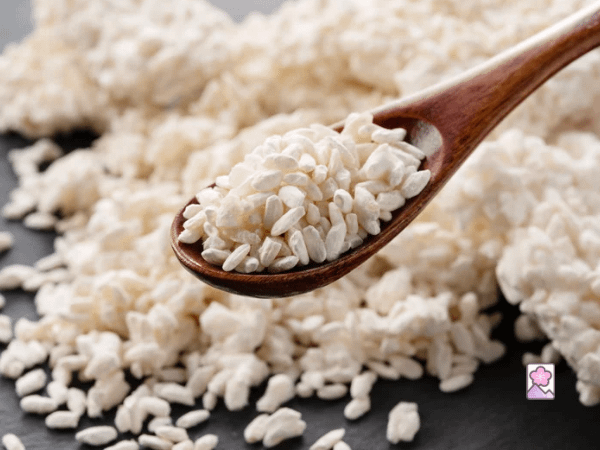 Rice sprinkled with aspergillus fumgus